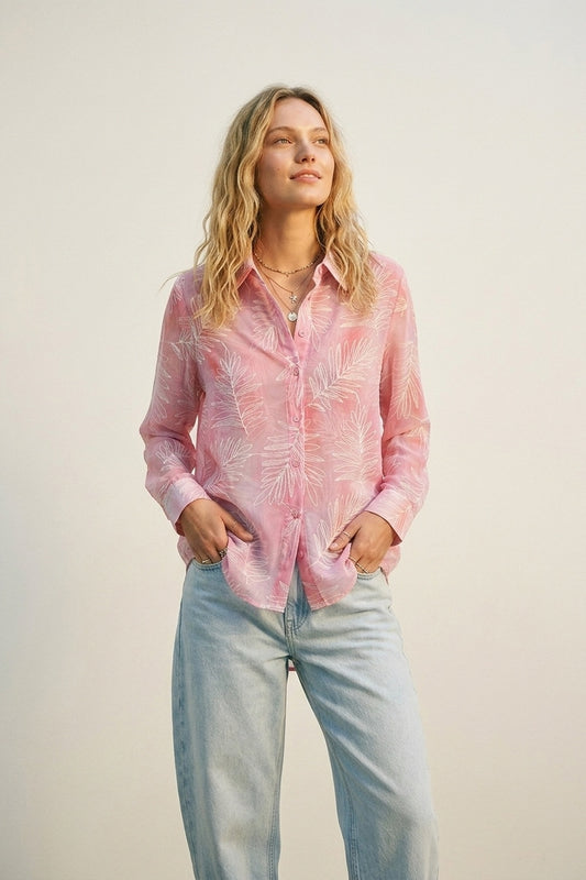 Q2 Camicia Rosa Trasparente con Stampa di Foglie e Tessuto Traslucido