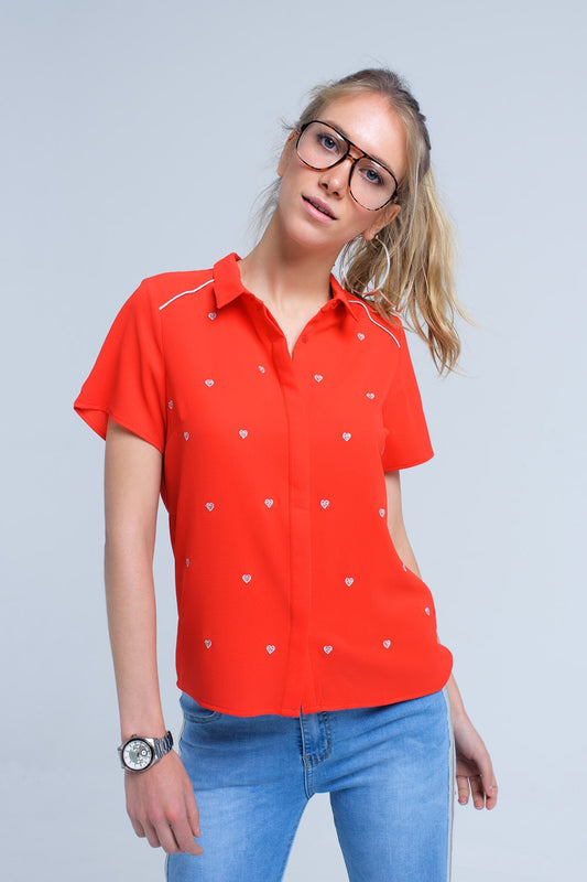Q2 Camicia rossa con ricamo a cuore