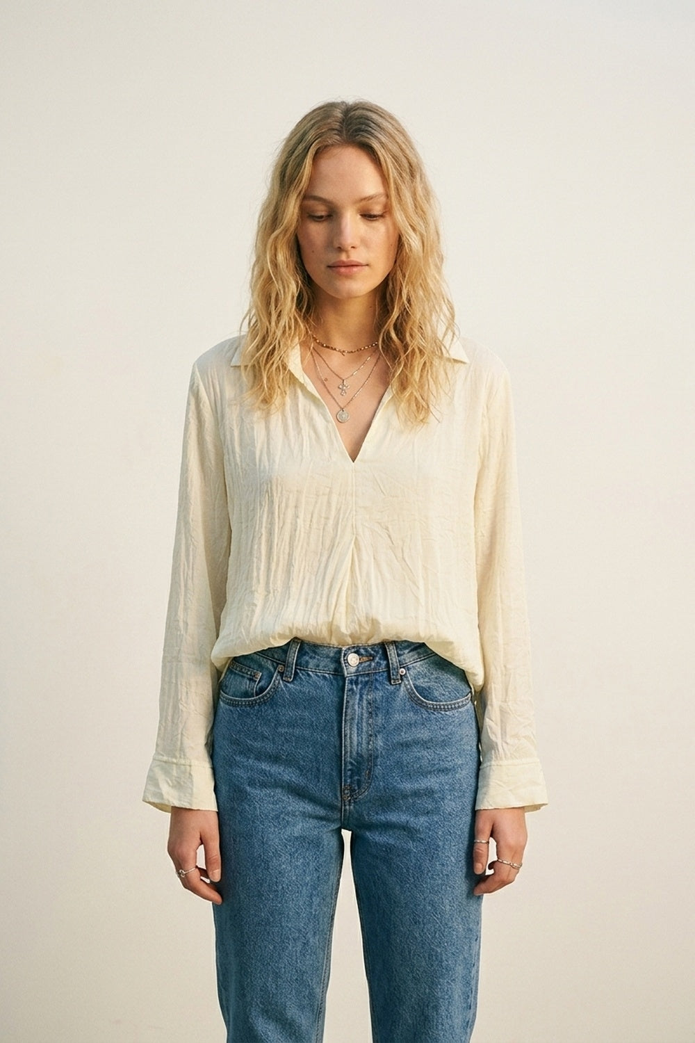 Camicia tunica color crema a vestibilità rilassata con tessuto trasparente