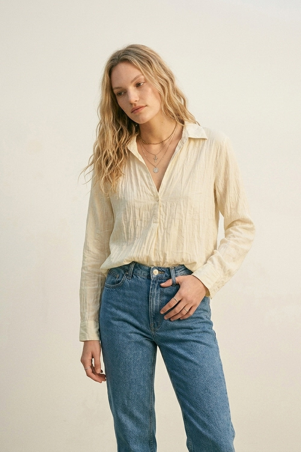 Camicia tunica color crema a vestibilità rilassata con tessuto trasparente