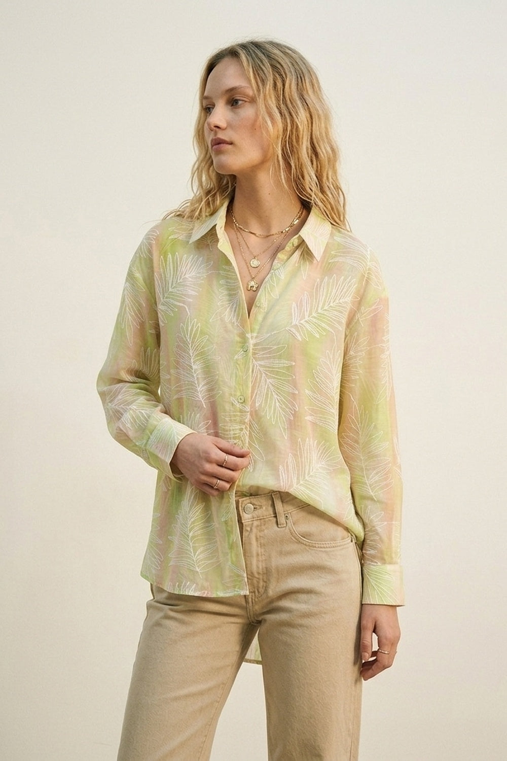Q2 Camicia verde trasparente con stampa a foglie e tessuto semitrasparente