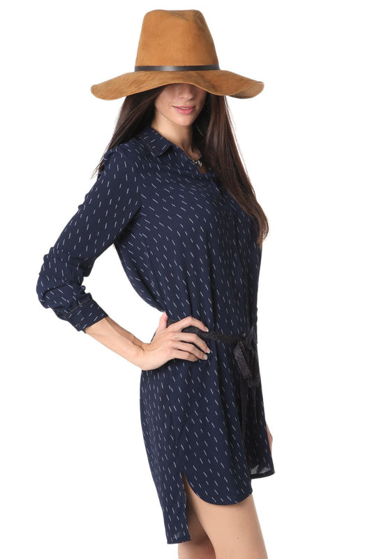Q2 Camicia nera 3/4 in tessuto puntinato con cintura