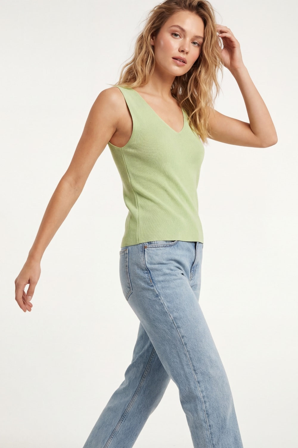 Canotta con scollo a V in maglia a coste di colore verde menta