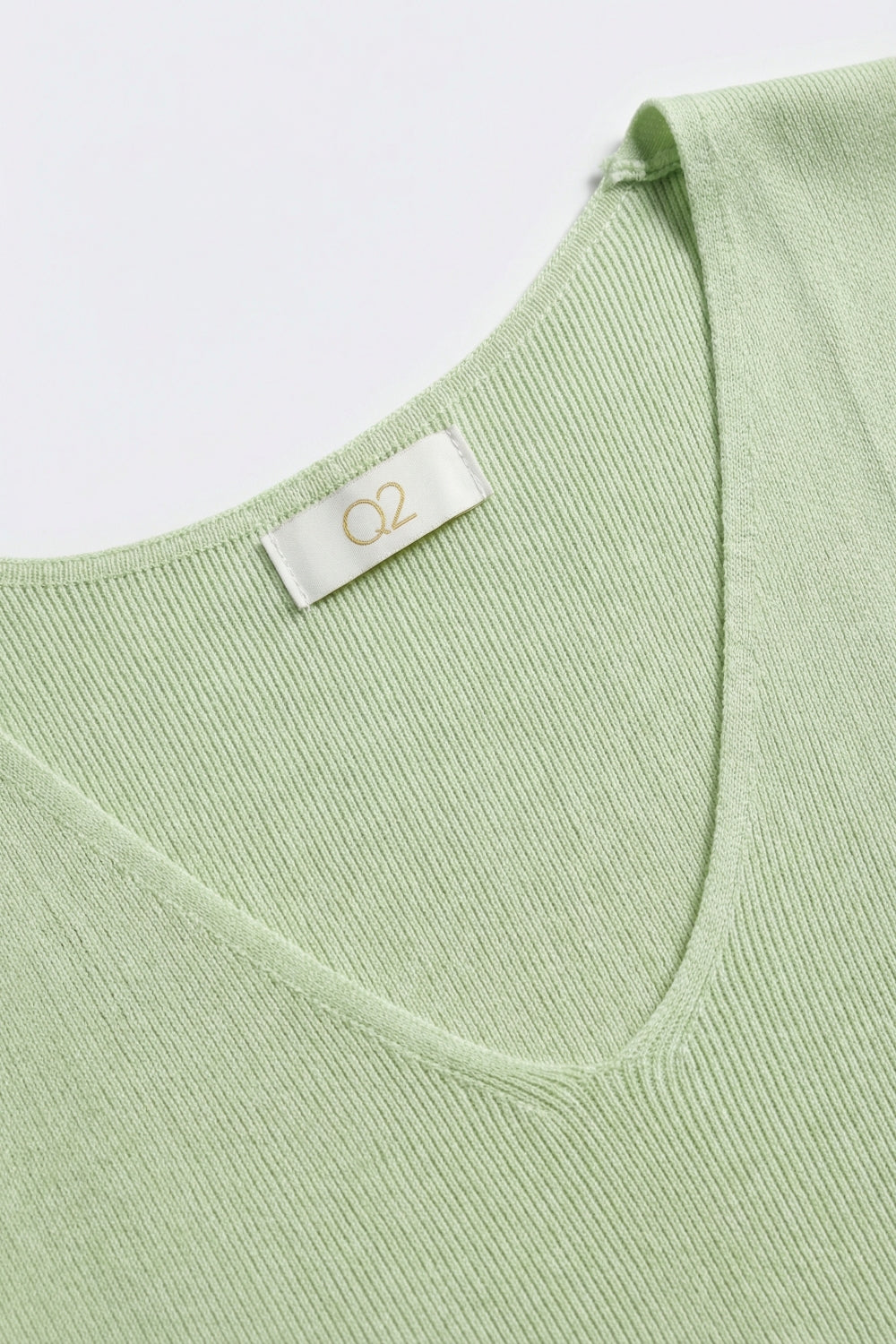 Canotta con scollo a V in maglia a coste di colore verde menta