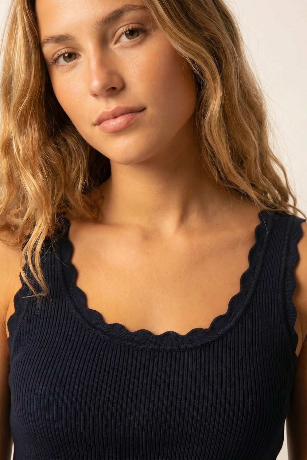 Canotta in maglia a costine Navy con scollo smerlato