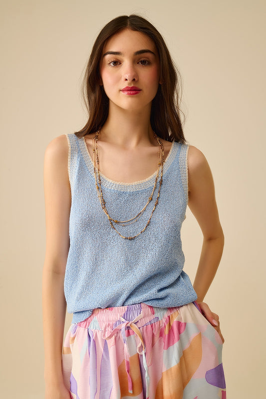 Q2 Canotta in maglia azzurra con finiture bianche