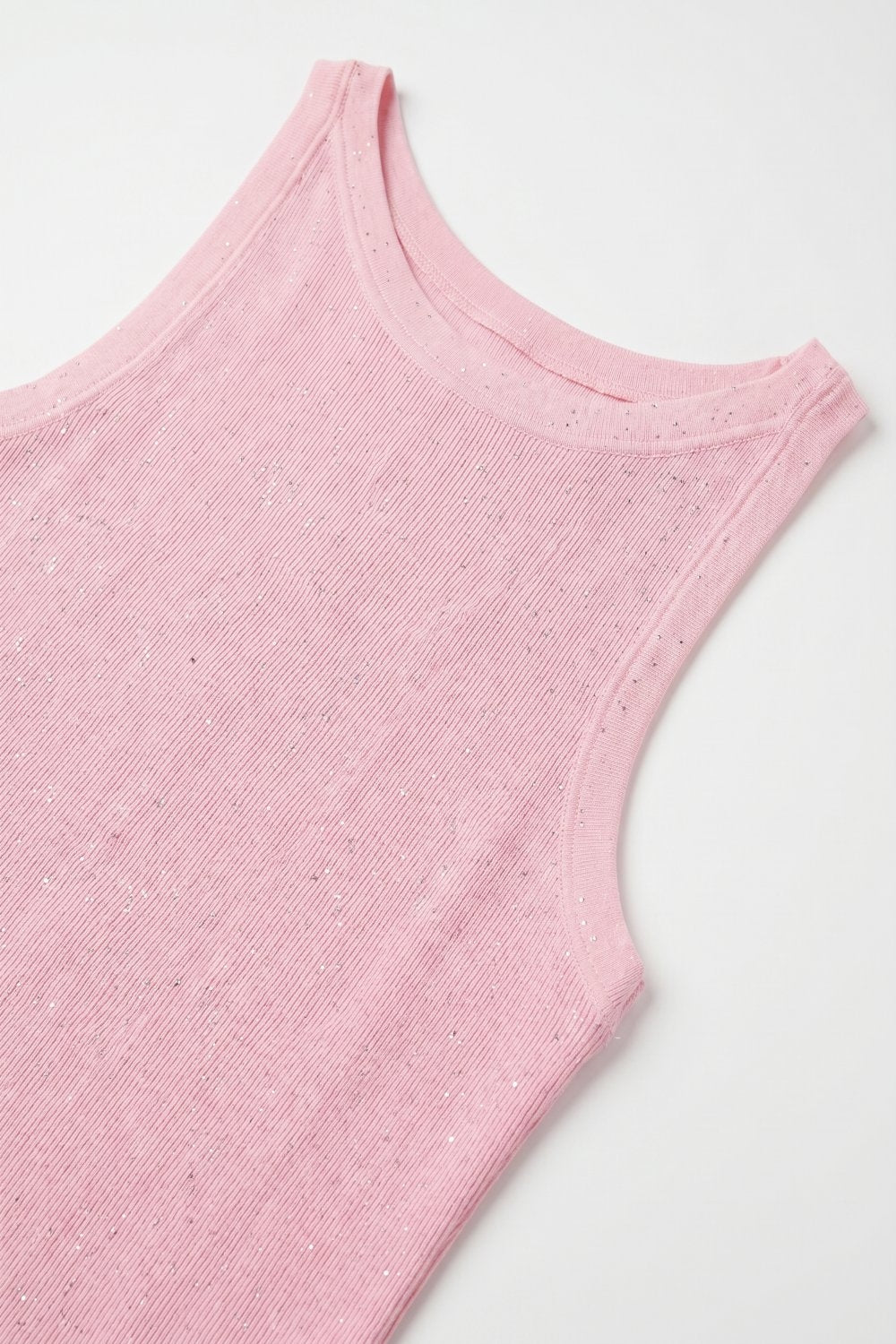 Canotta rosa a coste in maglia glitterata senza maniche dal taglio regolare