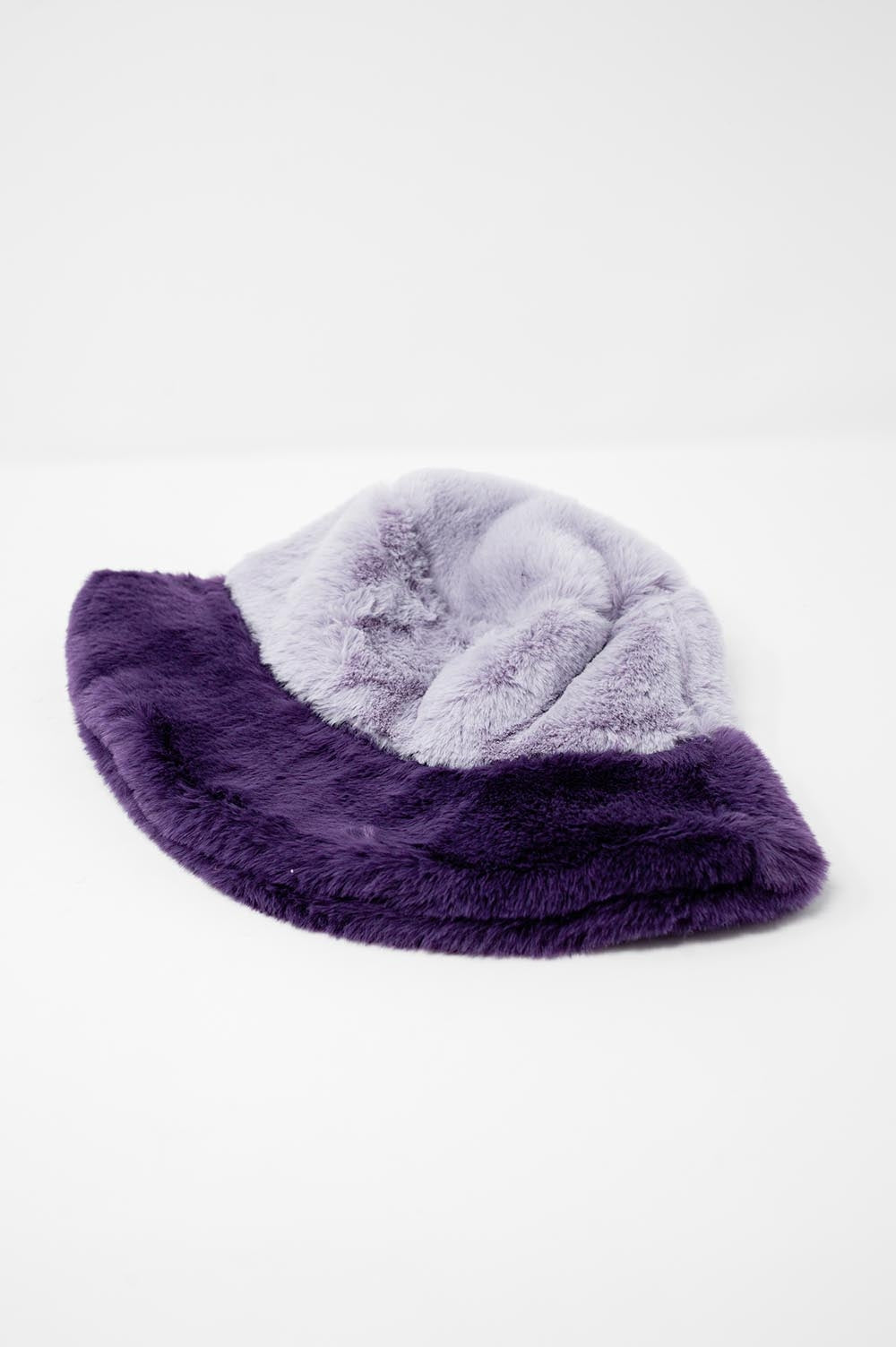 Cappello da pescatore in pelliccia sintetica viola