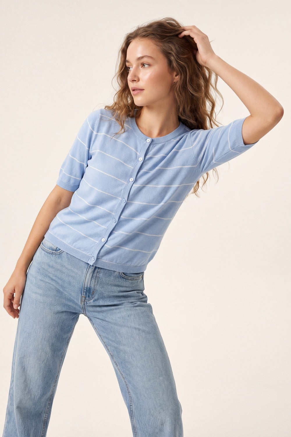 Cardigan a righe blu chiaro con bottoni e maniche corte