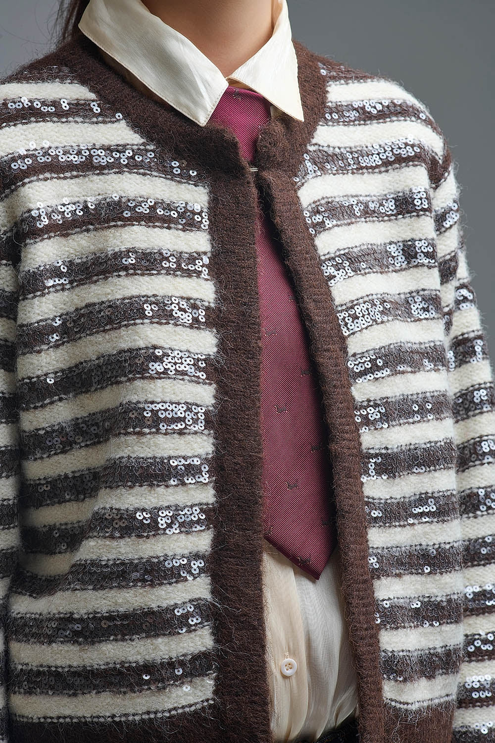 Cardigan a righe con dettaglio di paillettes in marrone e crema