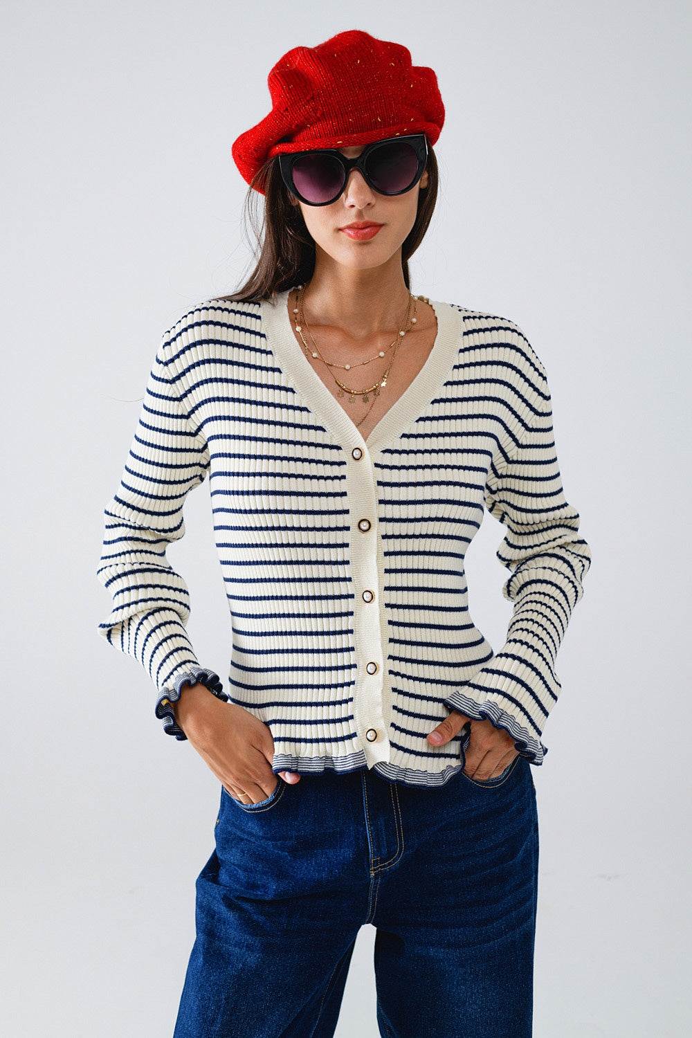 Q2 Cardigan a righe in crema con volant