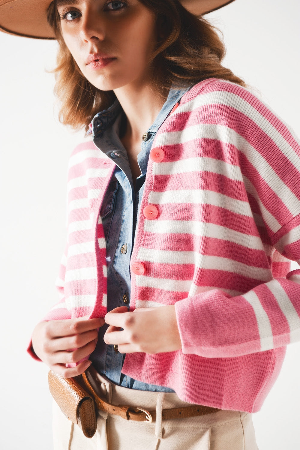 Cardigan a righe rosa in maglia leggera