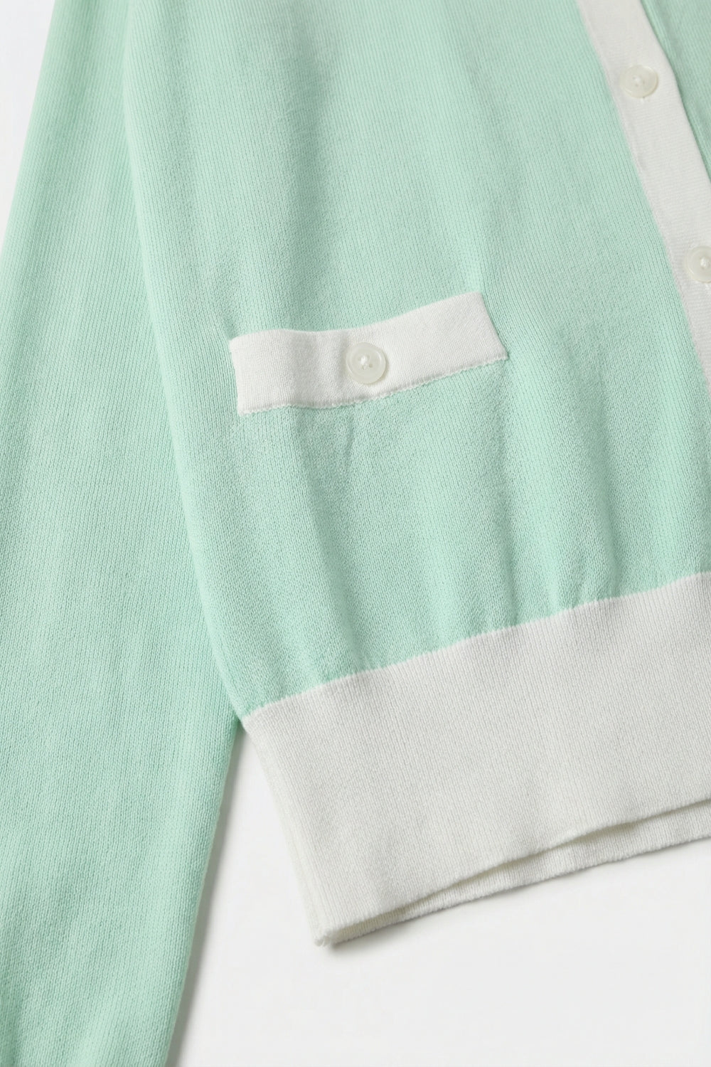 Cardigan classico con bottoni a contrasto verde menta