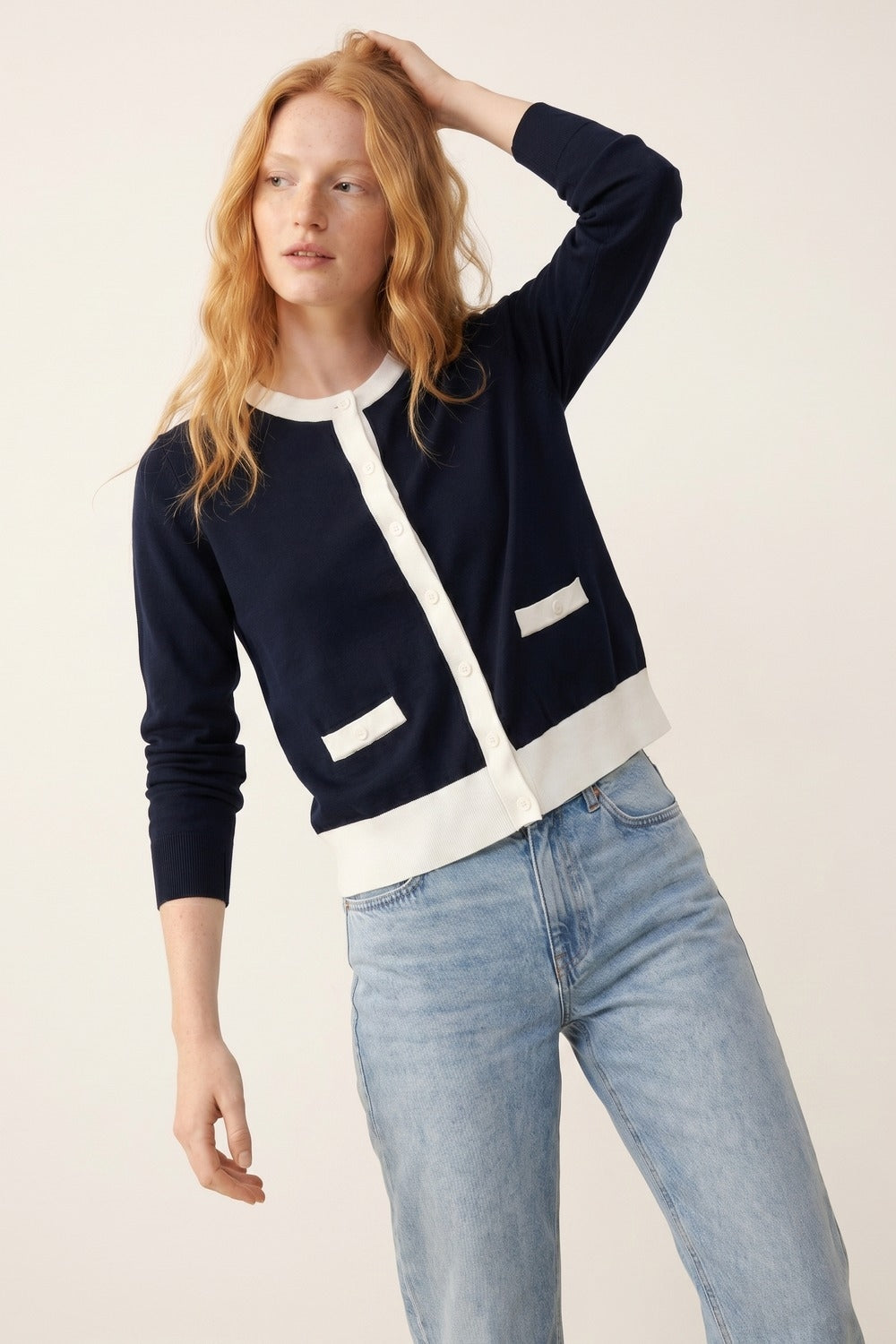 Cardigan con abbottonatura blu navy e inserti bianchi