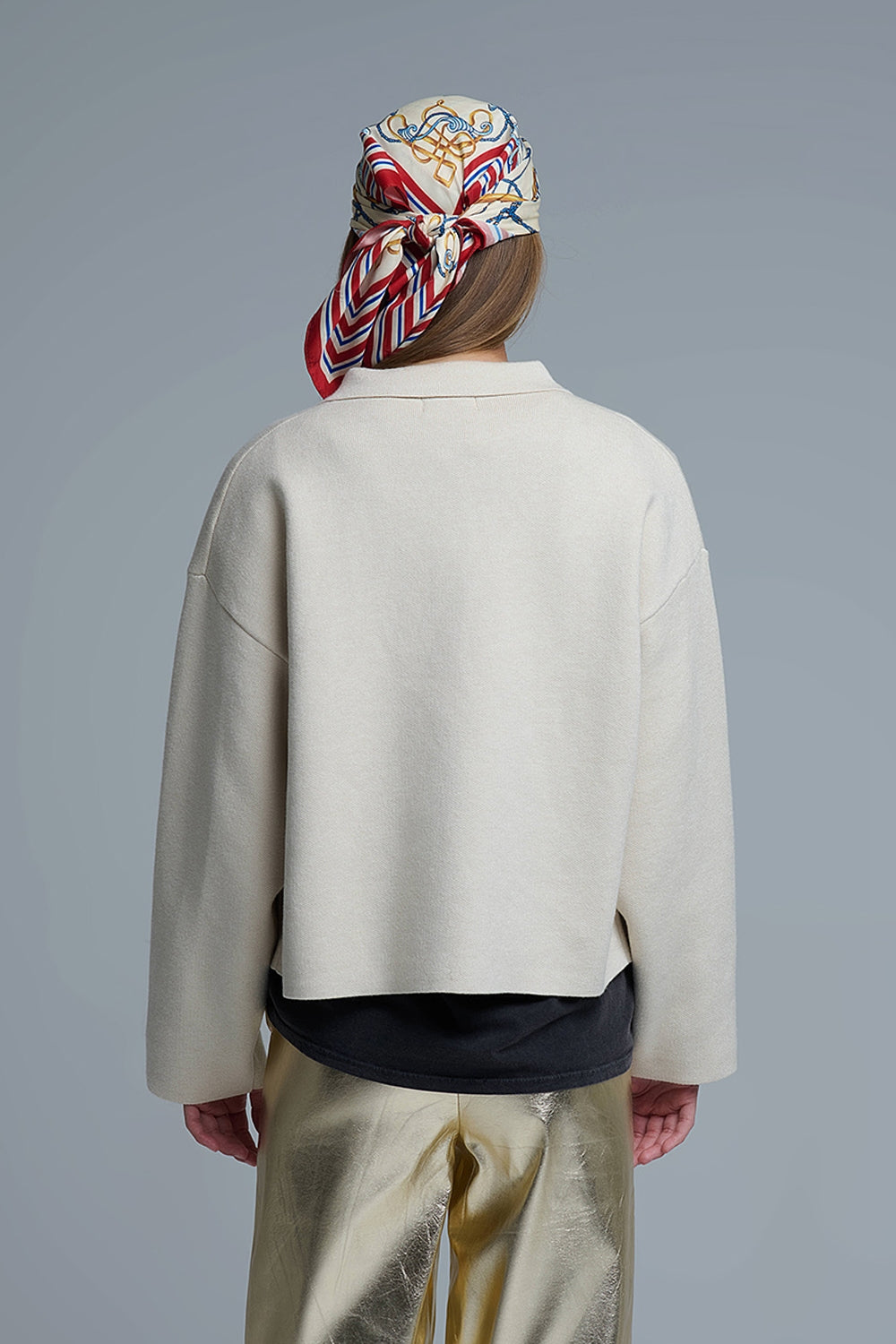 Cardigan formale rilassato in maglia con tasche sul petto in beige