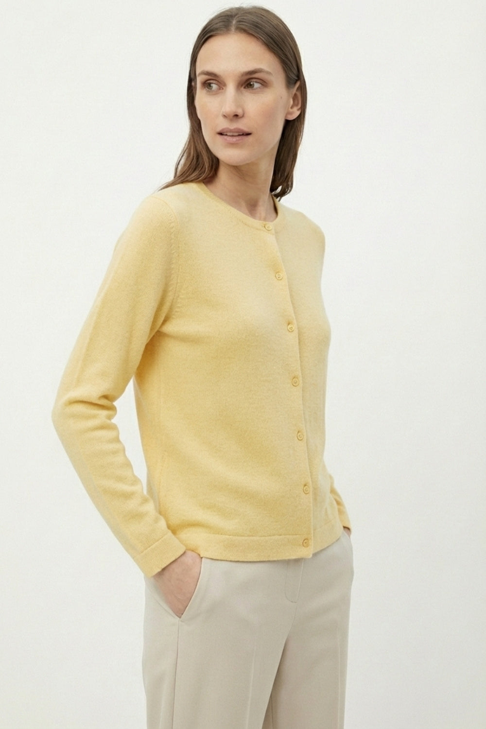 Cardigan giallo in maglia a coste con bottoni madreperlati