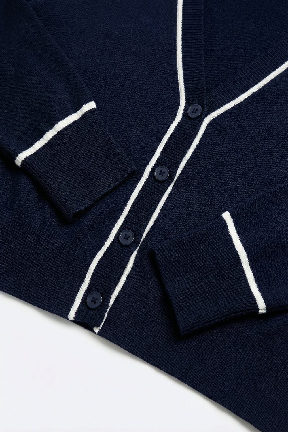 Cardigan in maglia fine Navy con rifiniture a contrasto in bianco