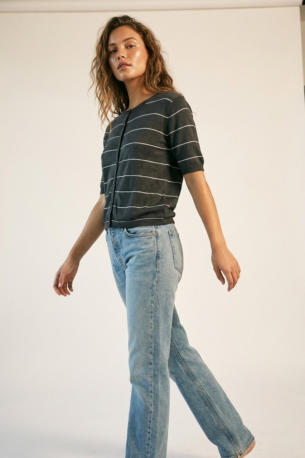 Cardigan leggero a righe con bottoni in nero