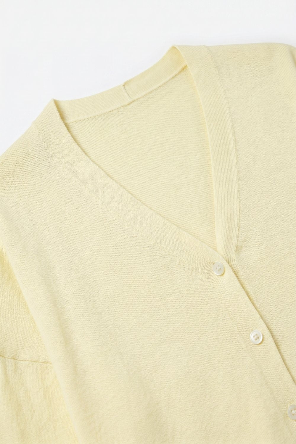 Cardigan leggero in maglia a V in giallo burro morbido