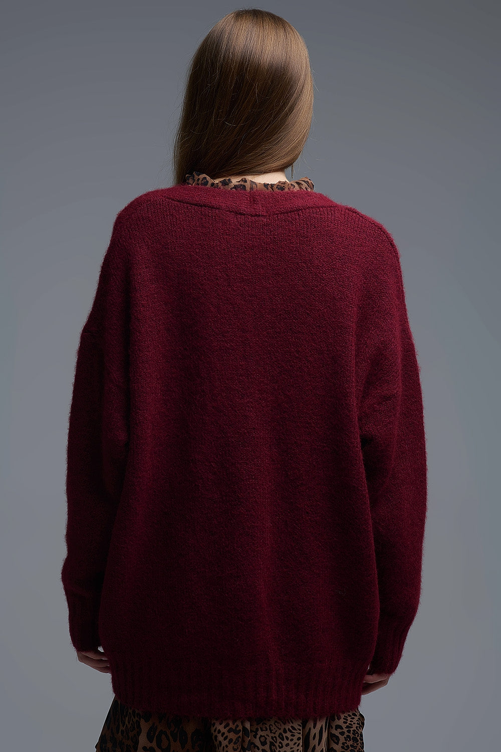 Cardigan oversize in bordeaux con tasche e bottoni dorati