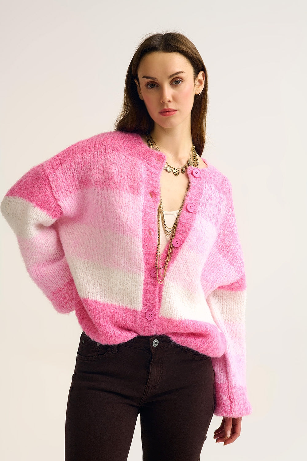 Cardigan rosa a maglia grossa con texture morbida e abbottonatura anteriore