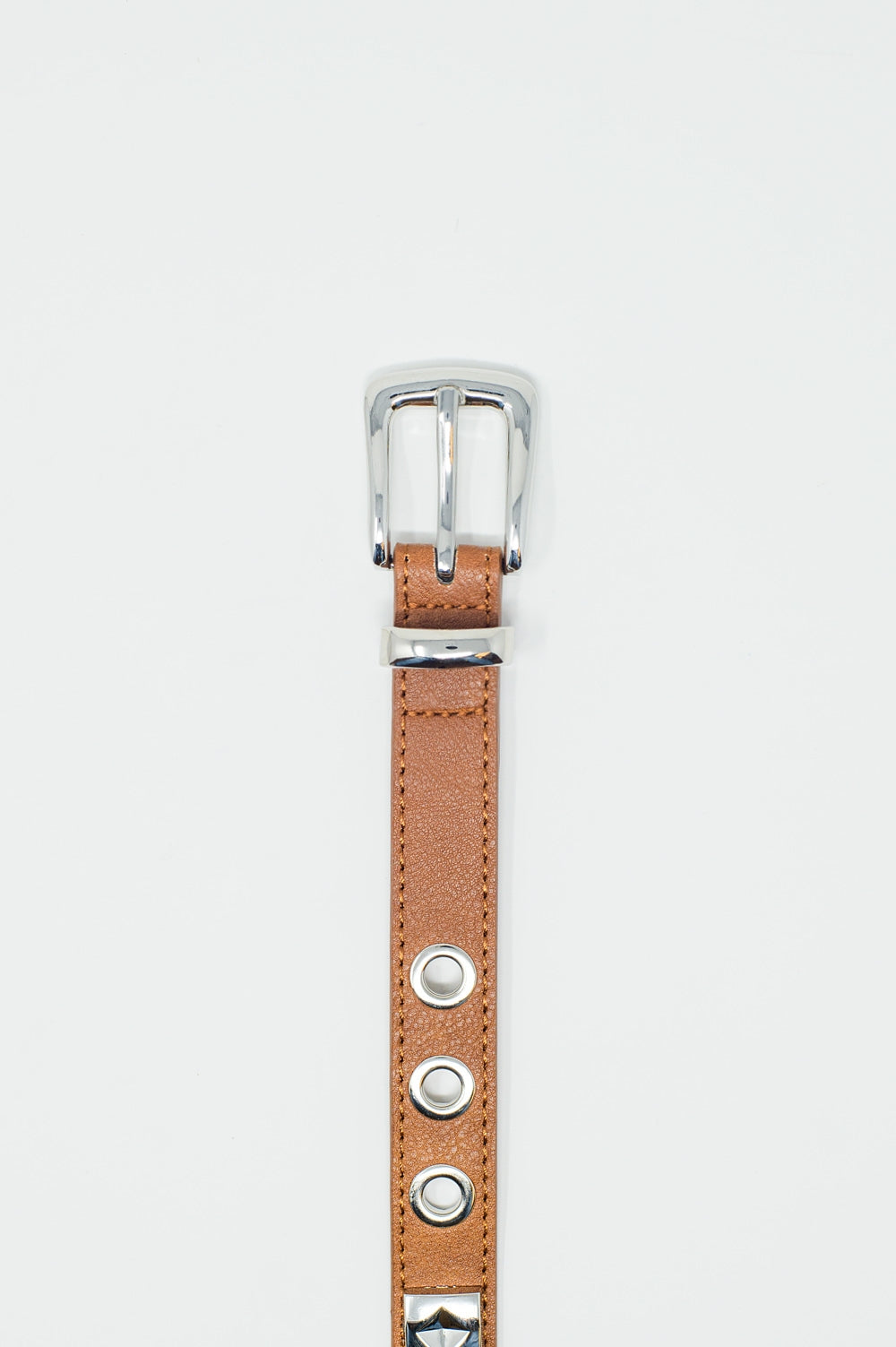 Cintura sottile in pelle marrone con dettagli in argento