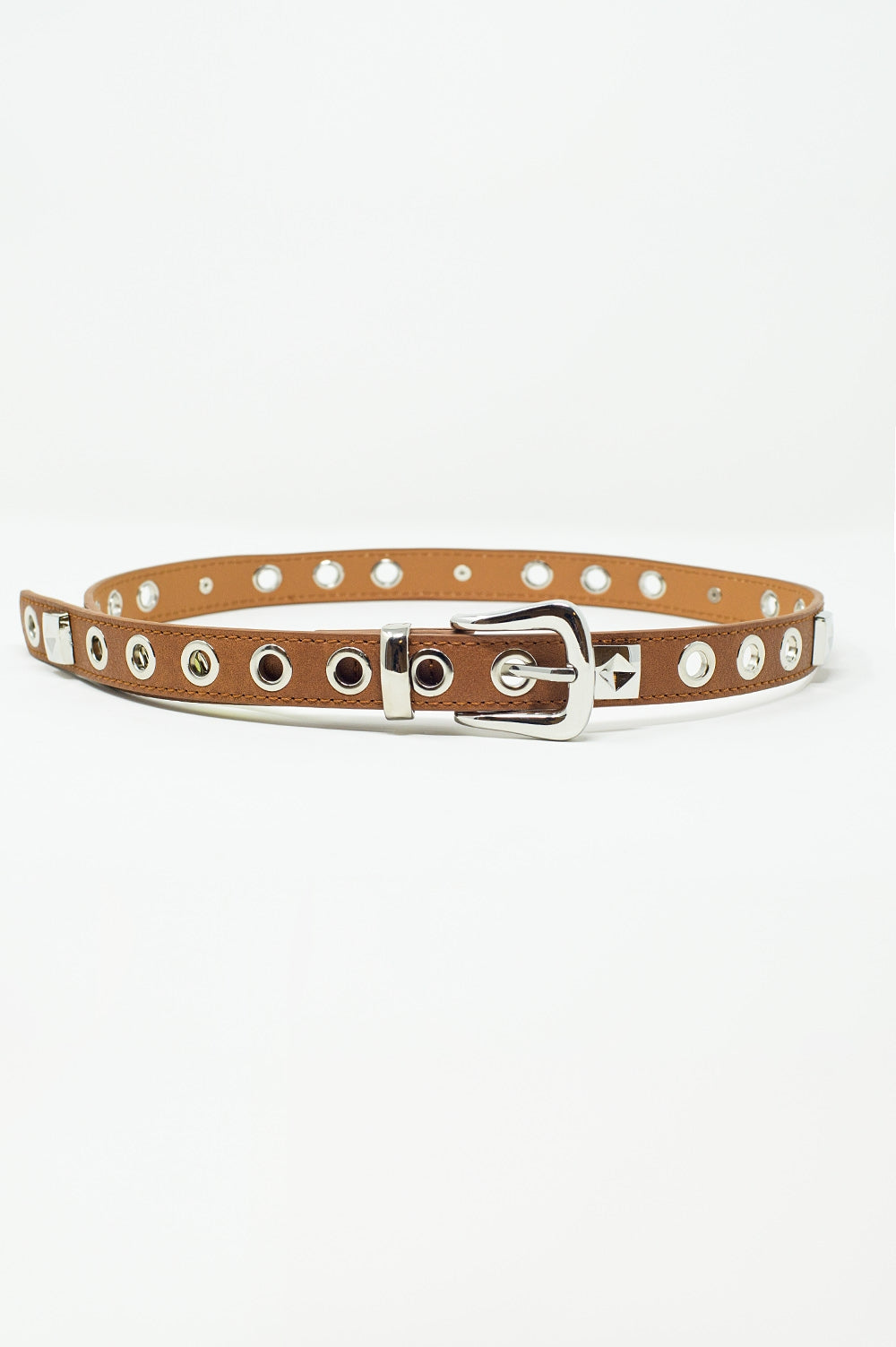 Cintura sottile in pelle marrone con dettagli in argento