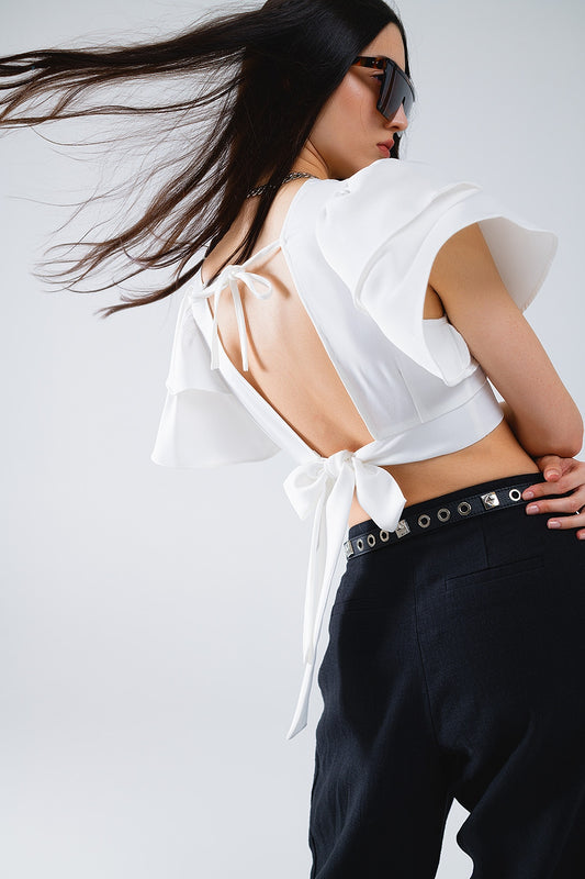 Q2 Crop Top bianco con maniche corte e scollo a V