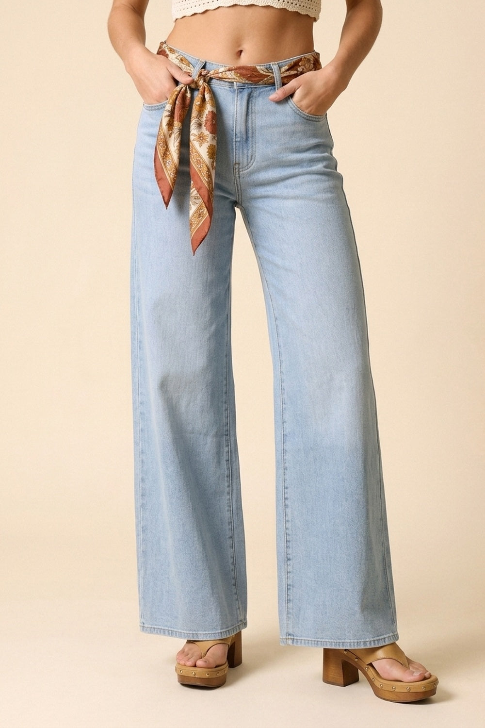 Q2 Denim a Gamba Larga a Vita Alta in Lavaggio Azzurro Chiaro
