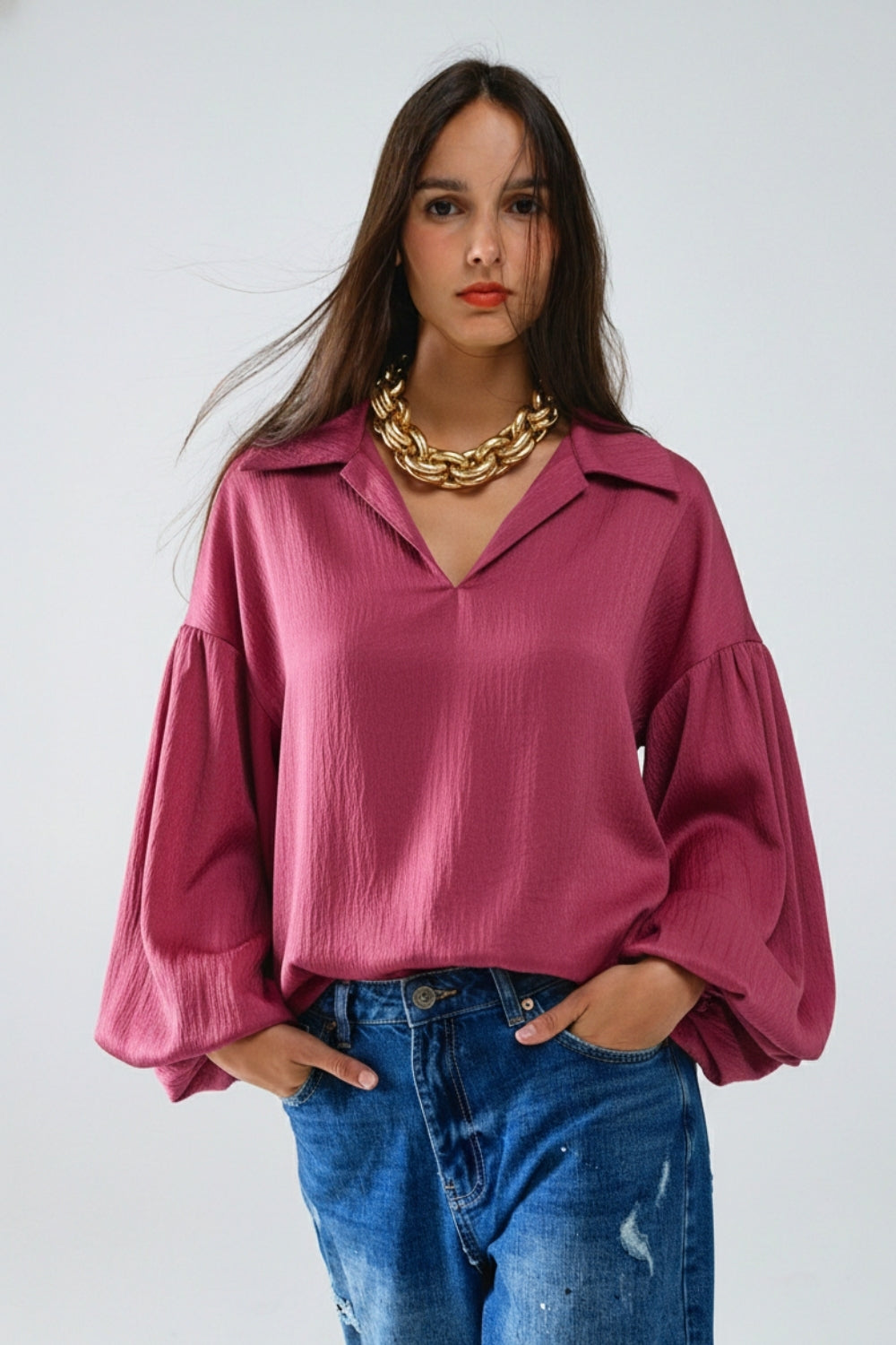 Elegante top cropped in raso lucido fucsia