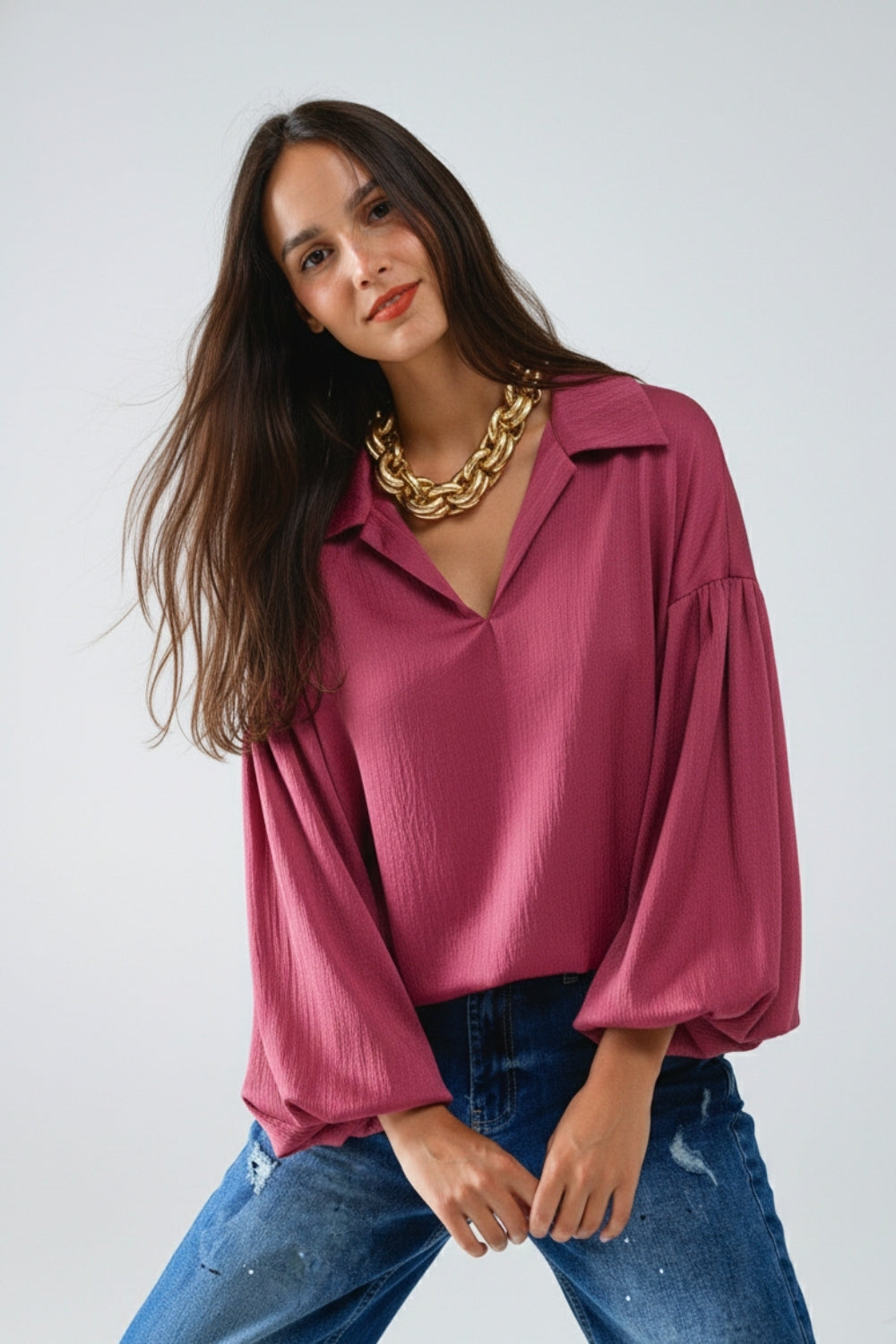 Elegante top cropped in raso lucido fucsia