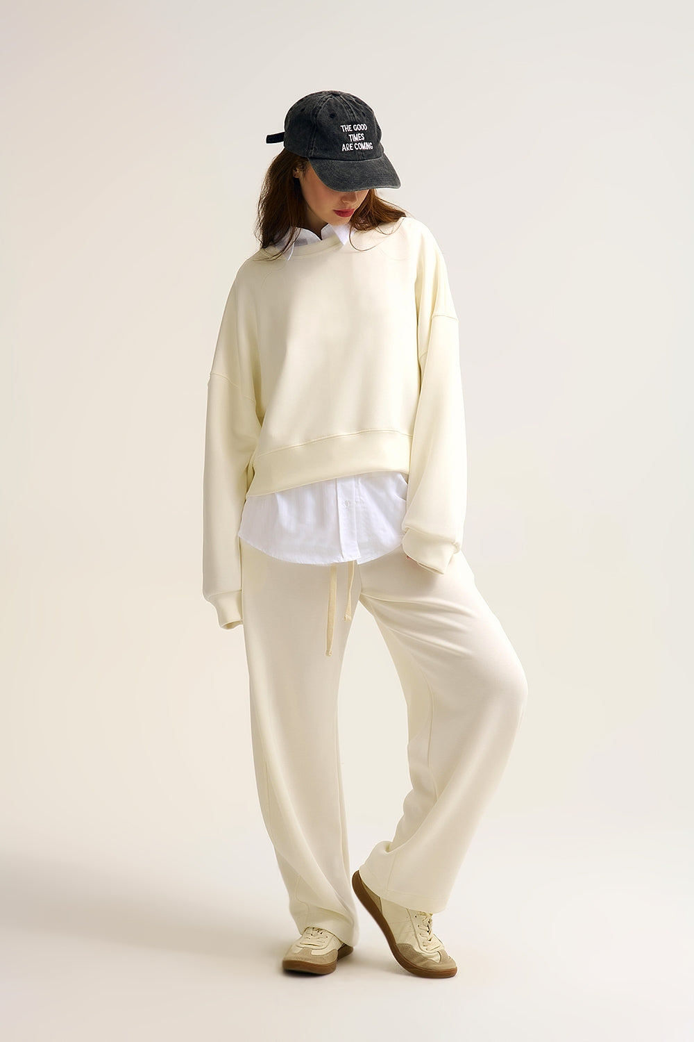 Felpa basic girocollo con spalle scese in crema
