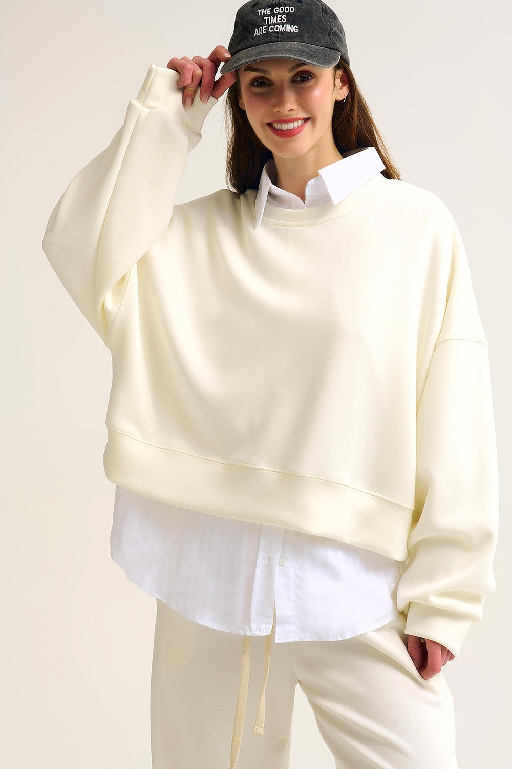 Felpa basic girocollo con spalle scese in crema