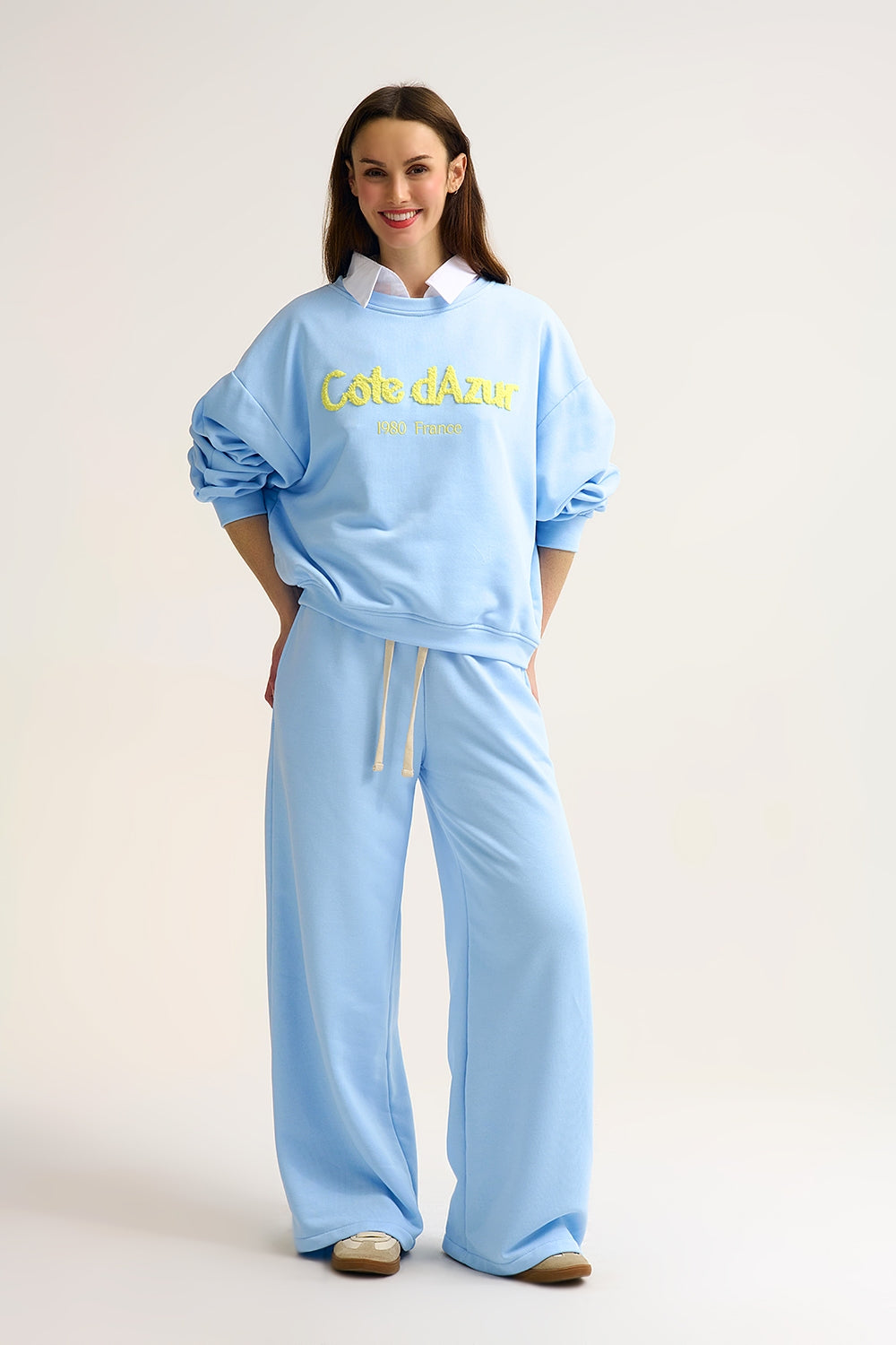 Felpa blu pastello ricamata C™te d'Azur