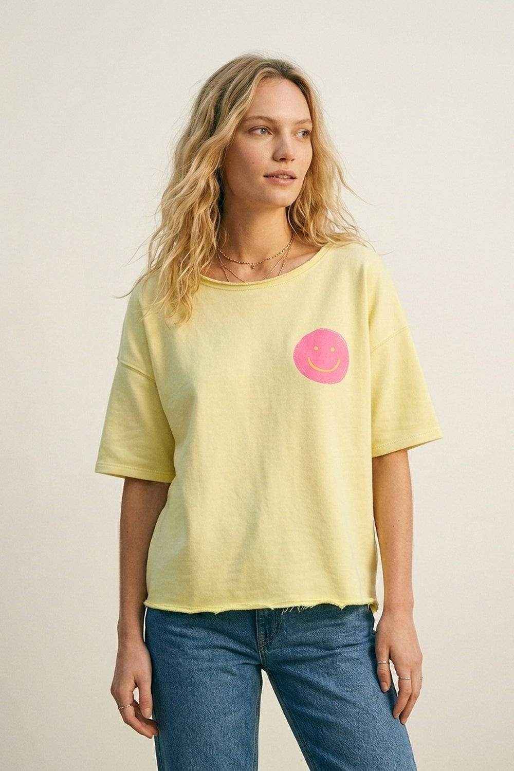 Felpa gialla in cotone taglio ampio con patch smile