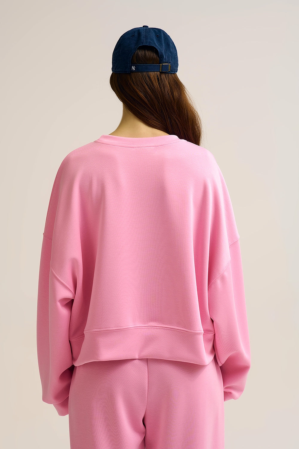 Felpa girocollo con spalle scese in rosa
