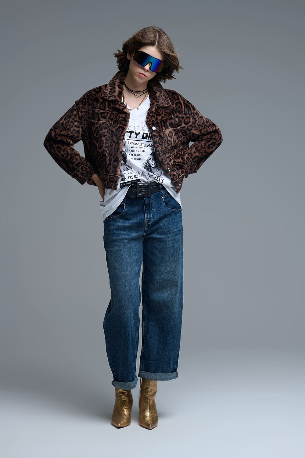 Giacca cropped button-up in finto peluche con una vivace stampa leopardata