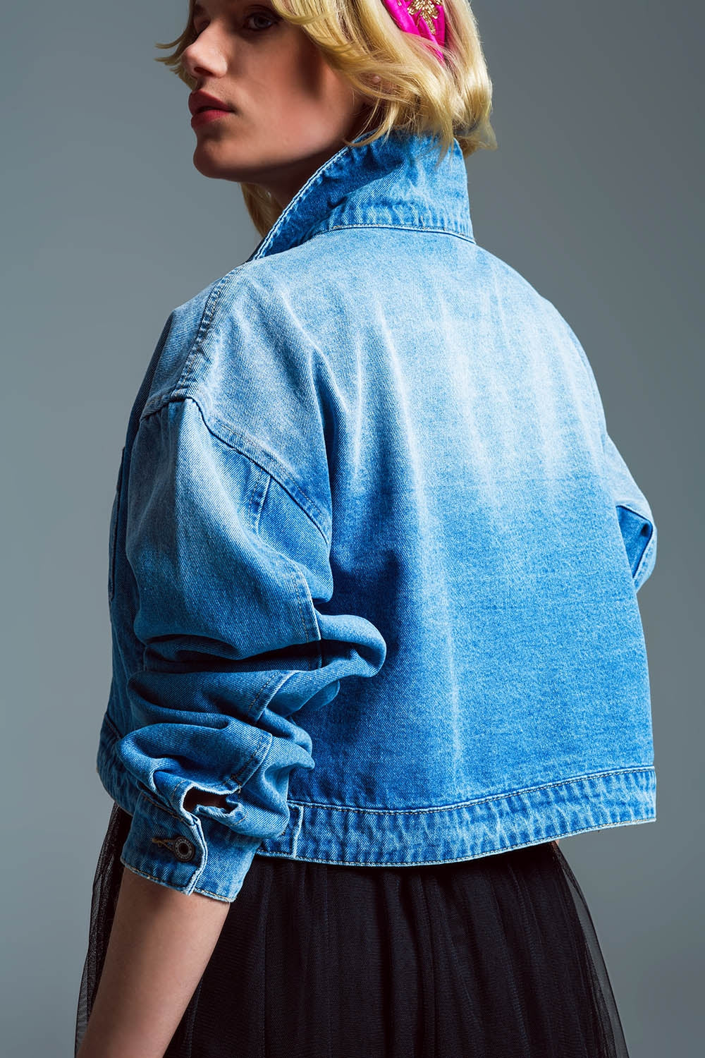 Giacca in denim cropped Ovesized con chiusura a zip e collo alto