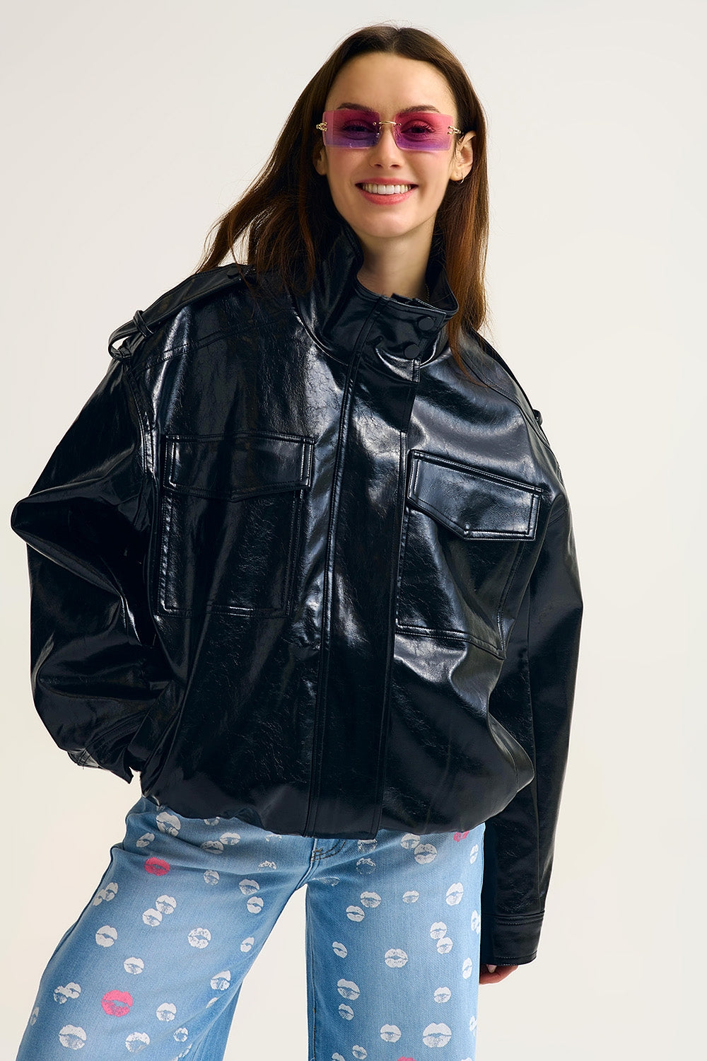Q2 Giacca oversize in ecopelle lucida in nero