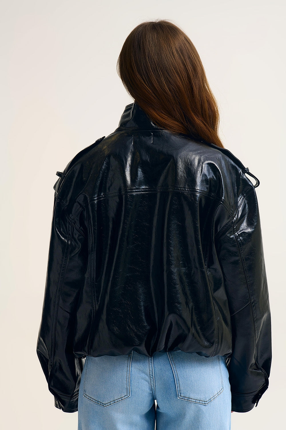 Giacca oversize in ecopelle lucida in nero