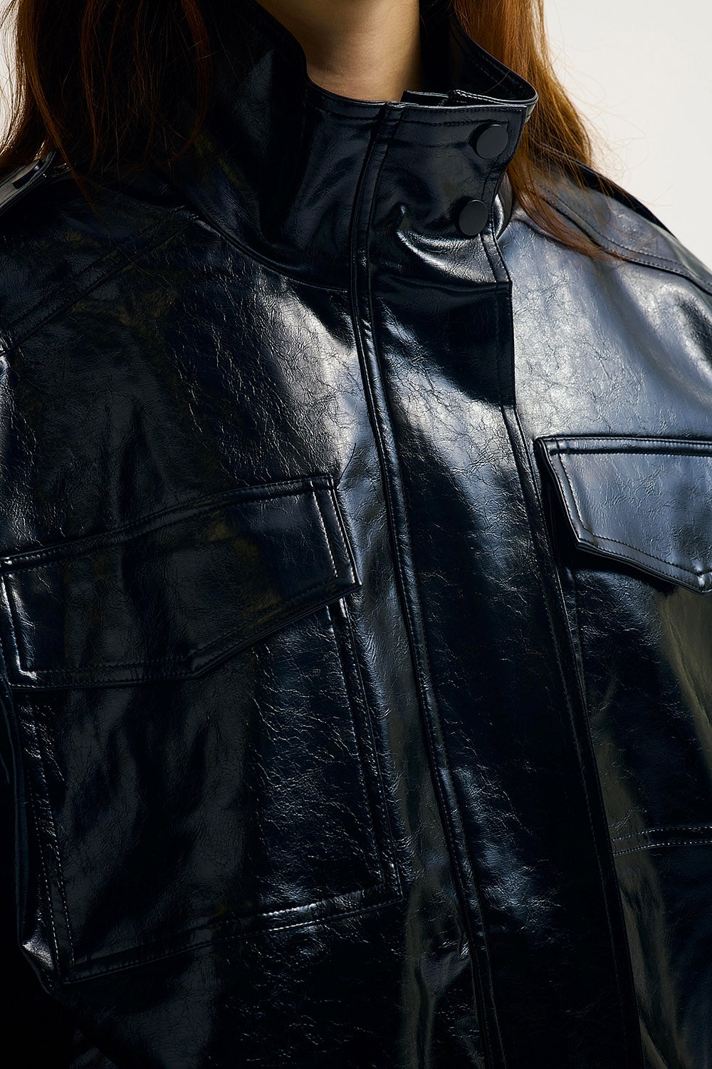 Giacca oversize in ecopelle lucida in nero