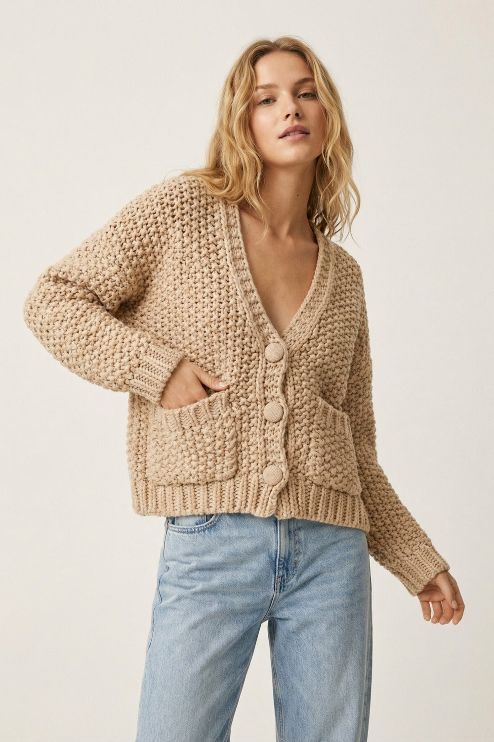 Giacca oversize in maglia grossa con tasche in beige scuro