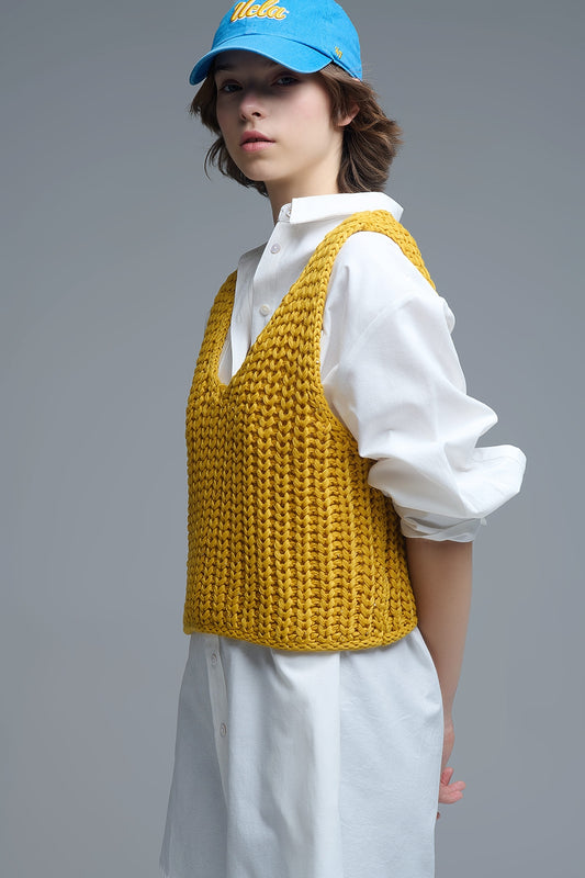 Q2 Gilet all'uncinetto in giallo con filo di paillettes