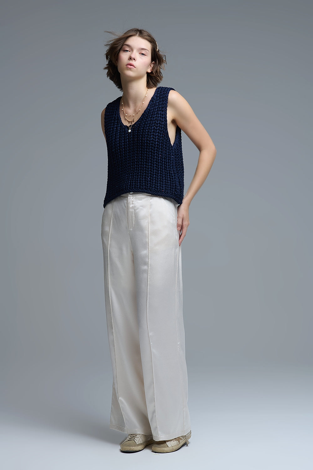 Gilet all'uncinetto in marina con filo di paillettes