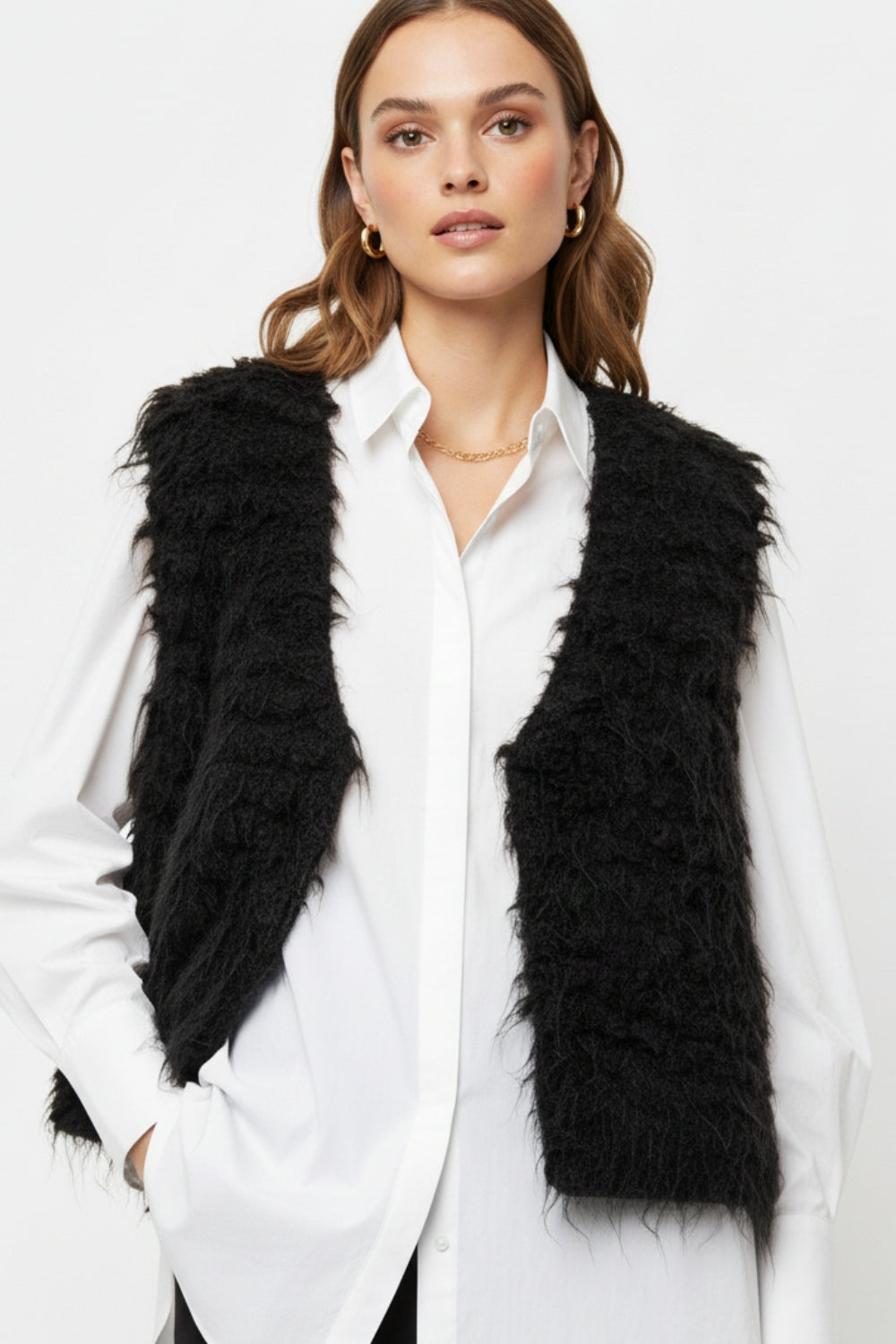 Gilet di lusso con texture nera a pelo lungo
