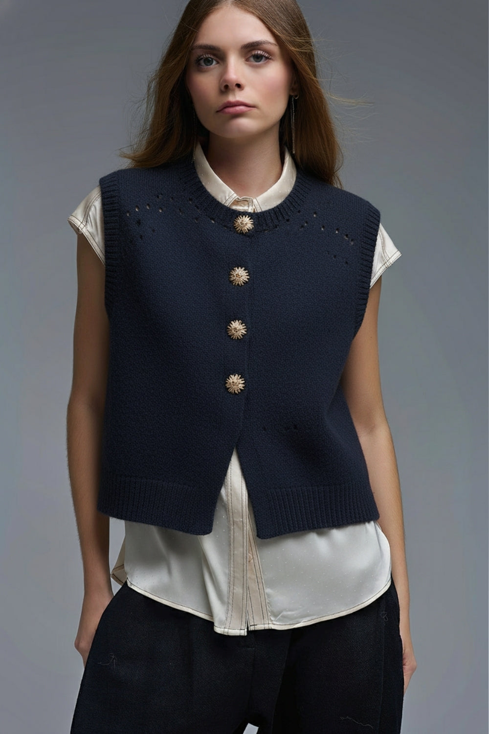 Q2 Gilet in maglia color navy con bottoni dorati