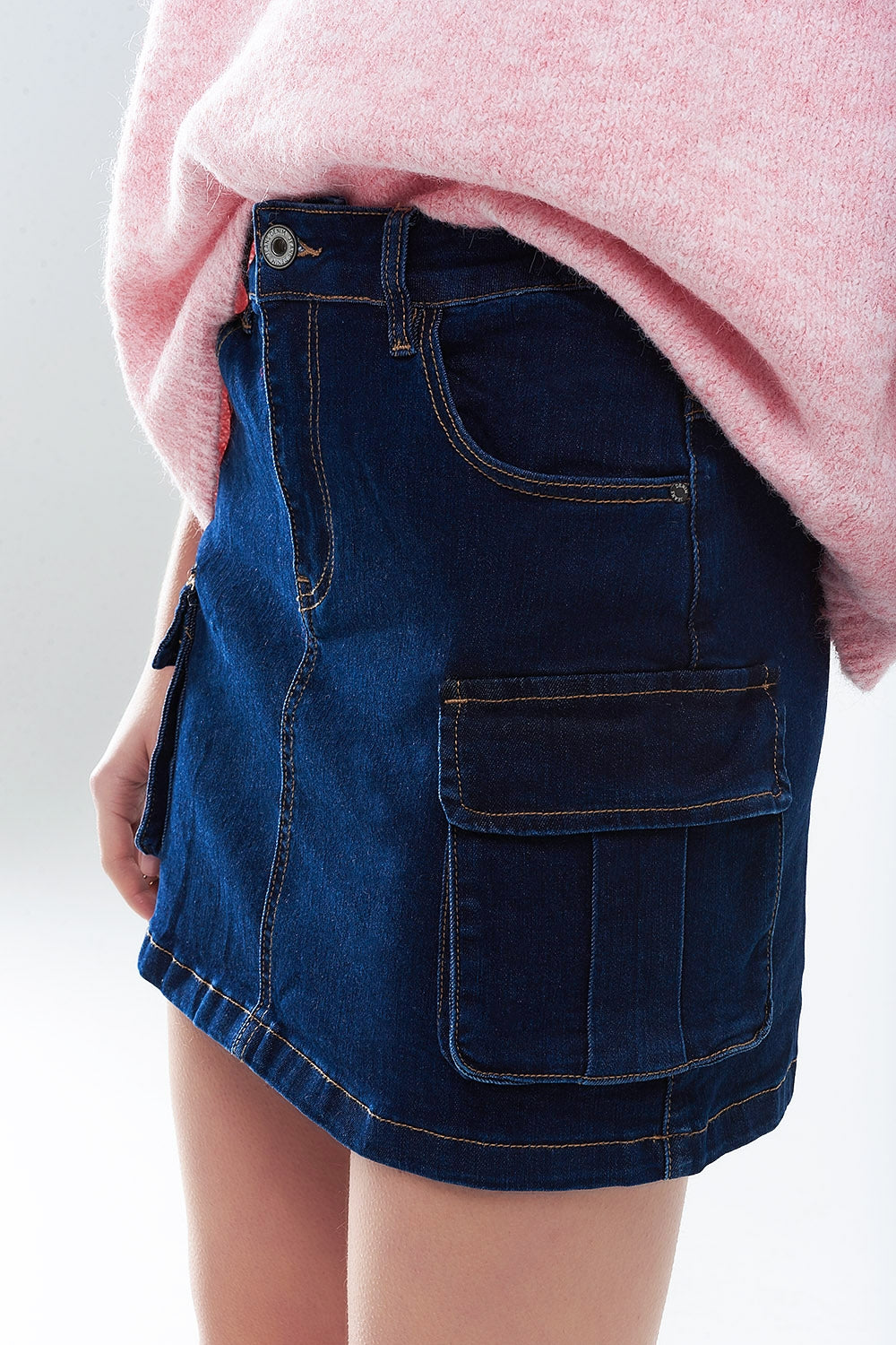 Gonna Cargo in Denim Lavaggio Scuro con Cuciture a Contrasto