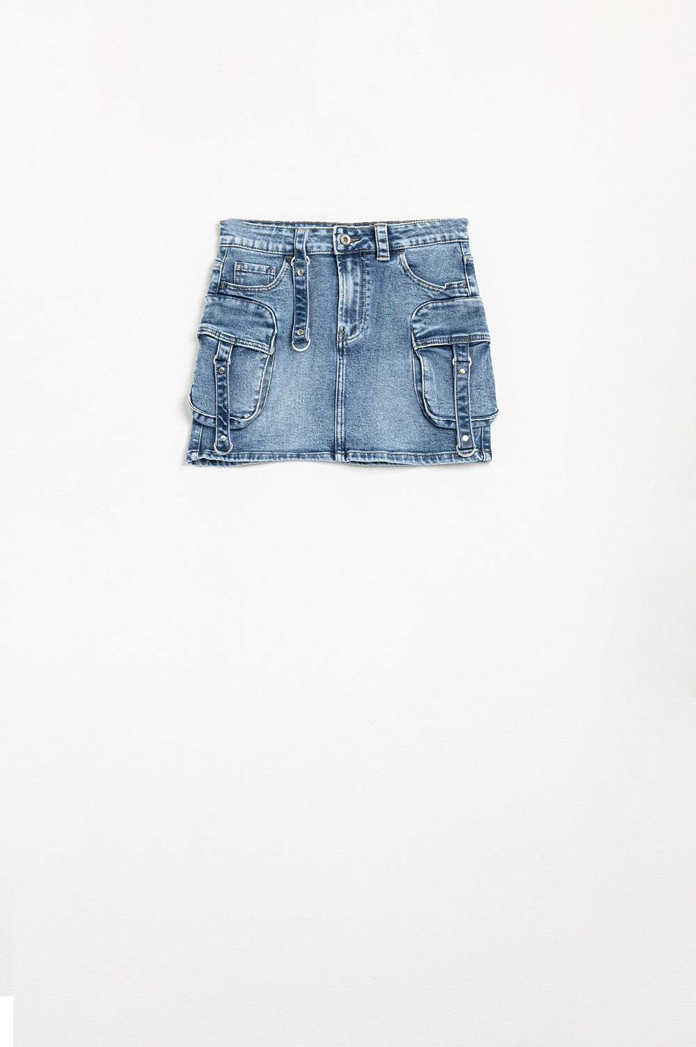 Gonna cargo mini in denim con dettagli pendenti