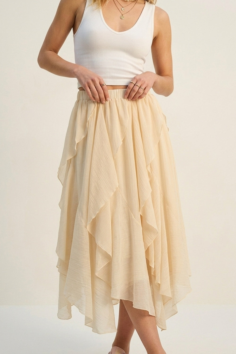 Gonna lunga asimmetrica in chiffon leggero con volant colore beige
