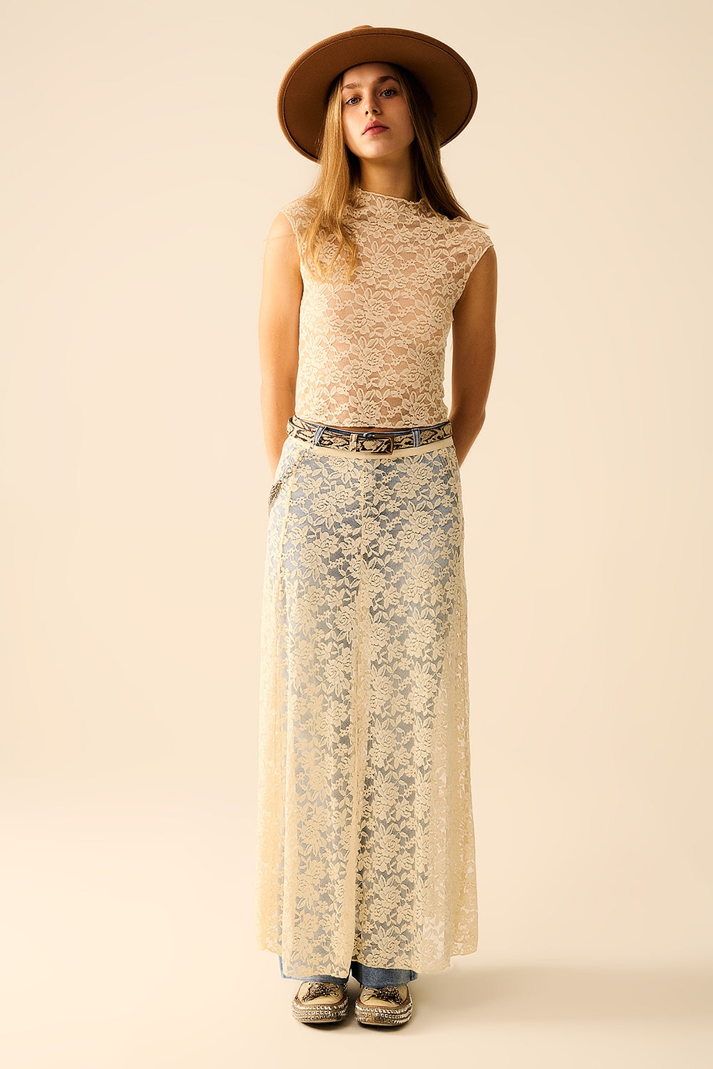 Gonna lunga beige in pizzo con design floreale